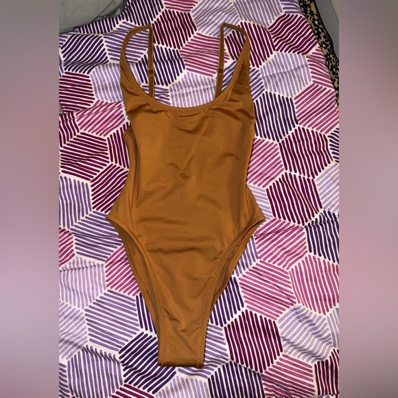 SKIMS Size XXS Almond Brown Scoop Neck One Piece Swim Suit Bathing suit NWT - Picture 4 of 7